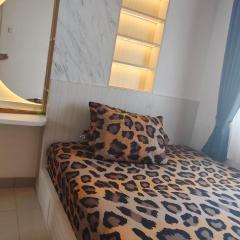 Apartement Green Pramuka Square 2br DeluxeRoom