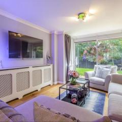 Surrey Home Ideal for FamiliesGroups sleeps8