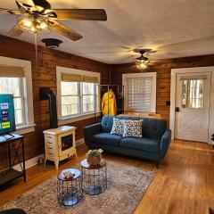 Cozy Cabin, Foliage, Hot Tub, Wi Fi, Fireplace