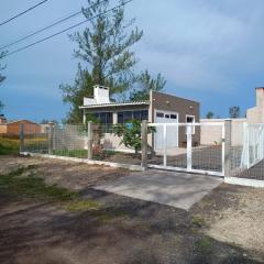 Casa em Tramandaí - 2 quadras da praia - Com ar condicionado e churrasqueira