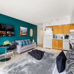 Chic Downtown Studio Near Eaton Centre & Transit