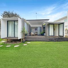 Funky Beachfront House Opposite Kawana Surf Club
