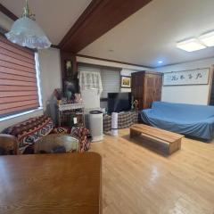 Park's Guesthouse B near Gwangalli beach in Busan