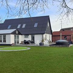 Stay Comfortably In Scenic Surroundings