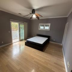 Private room private balcony shared bathroom - Mini Mansion