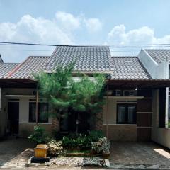 Villa Asri in Sentul Syariah khusus untuk keluarga dan pasangan menikah