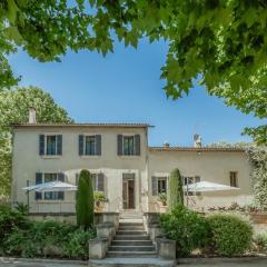 Villa de Maitre dans beau domaine