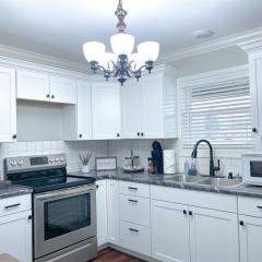 Newly Remodeled Cozy Home Minutes to Downtown-Family Friendly