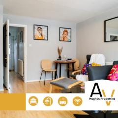 Stylish Two-Bedroom House - Driveway, Garden, Great for Business & Leisure By AV Hughes Properties