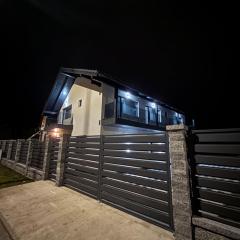 Fenyő Villa , Vila Bradul