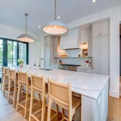 1 block to beach! 500 Carolina Blvd. 5 bd, private pool, screened-in porches