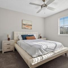 Bright and Cozy Two -Bedroom Private Stay