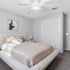 Comfortable 2BR2BA with Modern Touches