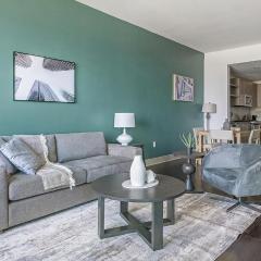 Landing Modern 1BD Pool Courtyard