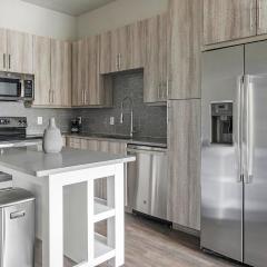 Landing Stylish 1BD Game Room Courtyard