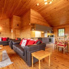 4 Bed in Higher Clovelly 00356