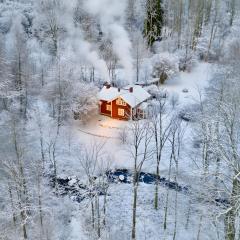 Vallevägen Country Retreat - Private Pond, Fireplace & Nature