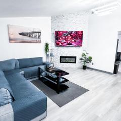 Velour House - Stylish Home Yard Parking