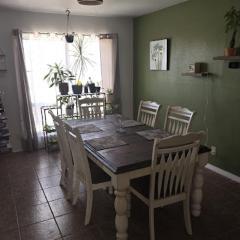 3BD, Pet Friendly House with Huge Backyard
