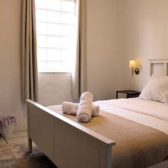 Cozy Boho RetreatKing1GCentralSmrtTVsLushBeds