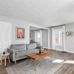 Charming Getaway - Deck & Patio - Walkable Area - Family Friendly