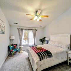 Cozy Spacious Master bedroom private bathroom near RTP, RDU & Downtown Cary