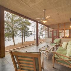 Waters Edge Home on Shore of Beaver Lake!