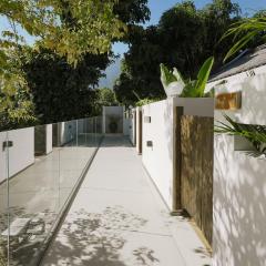 Dali Ancient City Pedestrian Street Meishu B & B (Red Longjing Shop)