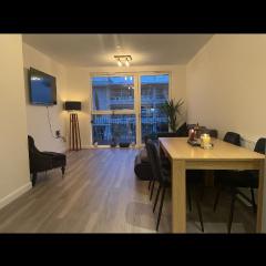 Modern top floor 1 bedroom apartment with balcony & sky views