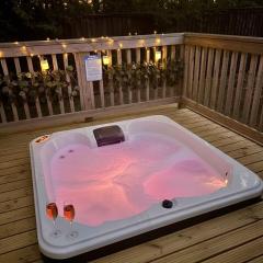 Hot Tub Private Lodge - Fountain Fishing Lakes