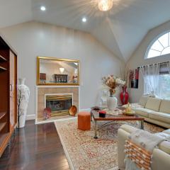 Near Hospitals and Universities Baldwin Apt with Deck