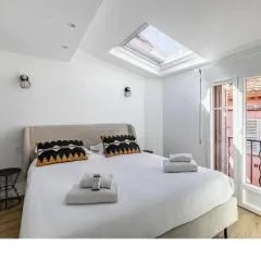 Bright Apartment Mezzanine in the Heart of Suquet