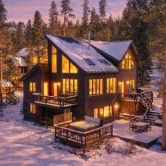 Ullr Haus: Luxurious Mountain Home w/ Hot Tub Views