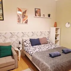 2 Room Home Office-Friendly Apartment