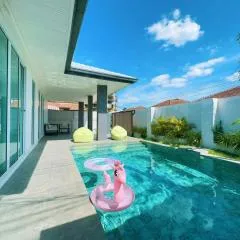 Emongkol pool villa - 4rooms with 4 bathrooms and private pool garden,380square meters large space,nearby Jomtien beach and night market