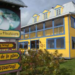 Gîte des Hauteurs et Café de la place