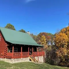 Breath of Heaven Cabin- Hot Tub, Deck, Pond, PETS