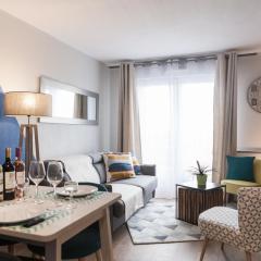 Bright 2-Bedroom Duplex Apartment near Gare Saint-Jean with Parking
