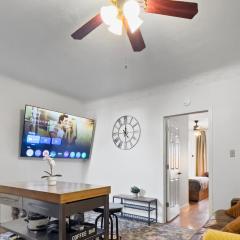 Cozy 2 Bedroom 2 Bathroom with Parking