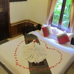 골든 로터스 플레이스(Golden Lotus Place)