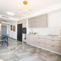 Premium and Luxe 2BR by the Shuk with Free Parking