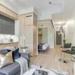 Metropolis Loft - CN Tower