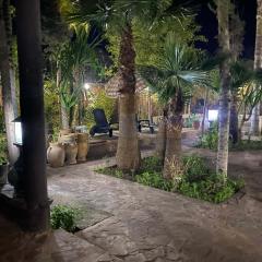 Chambre dans un magnifique petit riad avec piscine