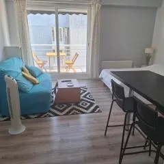 studio lumineux proche de la mer avec parking couvert privatif