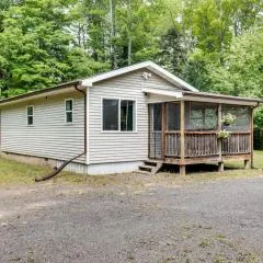 Tiny Woodland Cottage Retreat with Yard in Pelkie