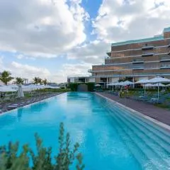 Th8 Palm Dubai Beach Resort, Vignette Collection by IHG