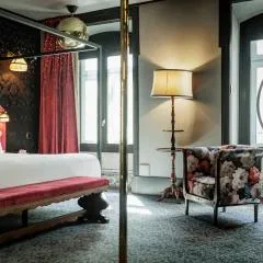 Pensão Amor Madam's Lodge