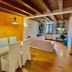 Verona Large two-room apartment near the Giusti Gardens