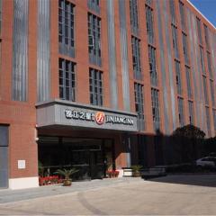진장 인 셀렉트 상하이 인터내셔널 투어리스트 리조트 추안샤 서브웨이 스테이션(Jinjiang Inn Select Shanghai International Tourist Resort Chuansha Subway Station)