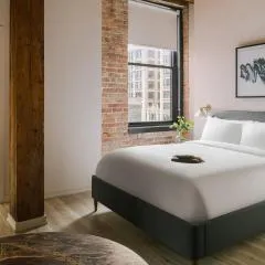 LIVN West Loop Chicago Queen Superior Studio